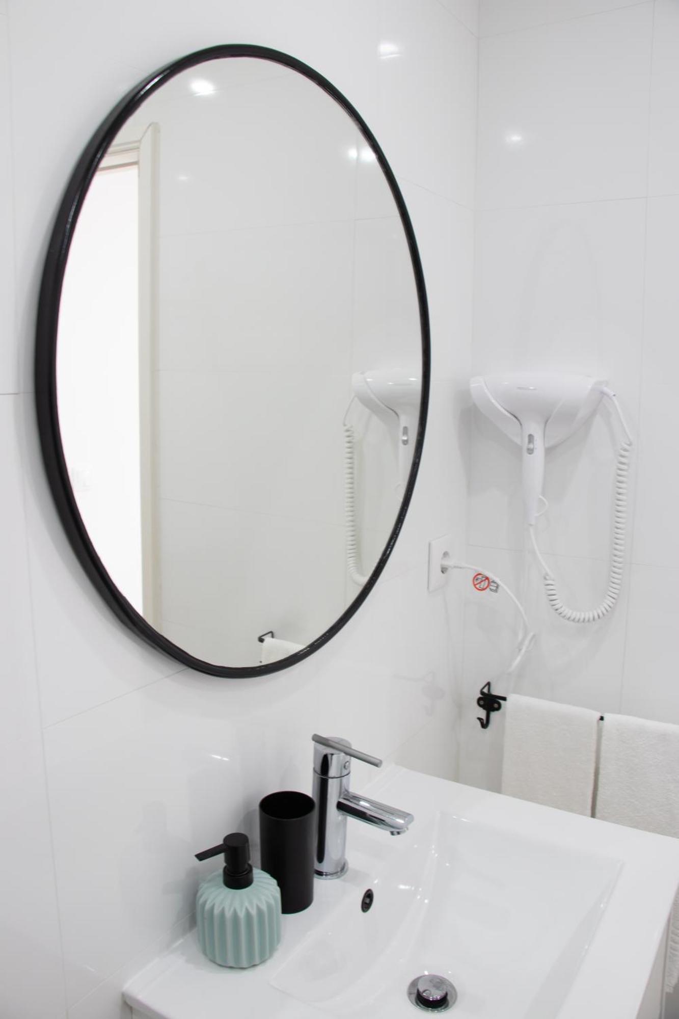 Earth Element Apartment เปนิช ภายนอก รูปภาพ